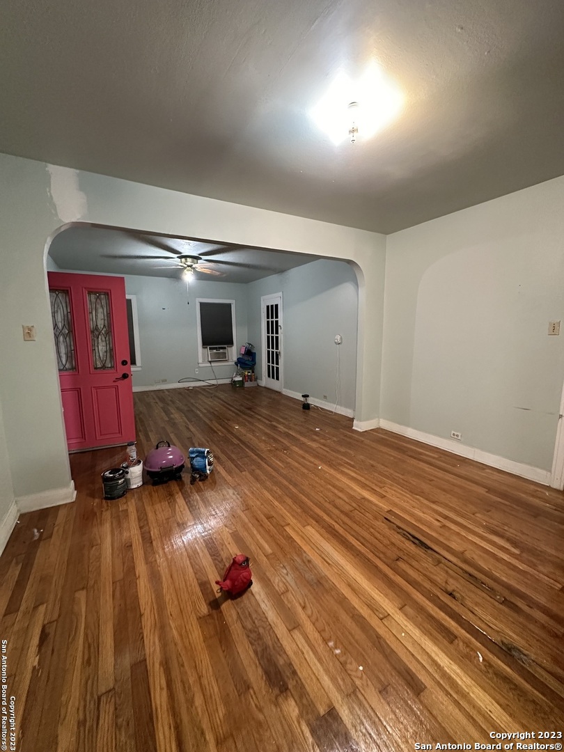 1418 W ELSMERE PL, San Antonio TX 78201