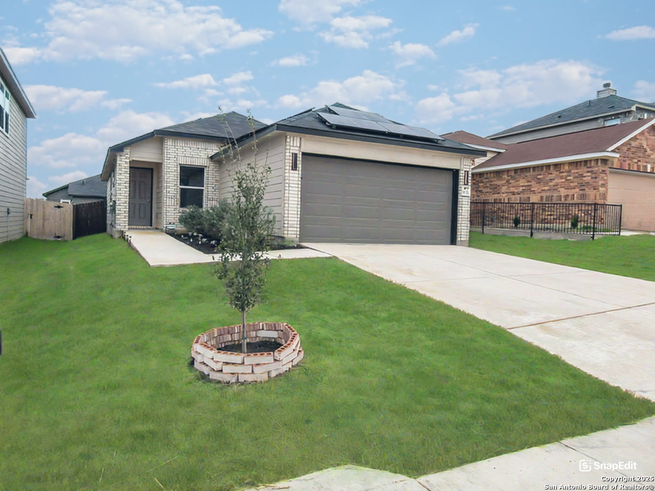 8517 BAREFOOT LN, Converse TX 78109