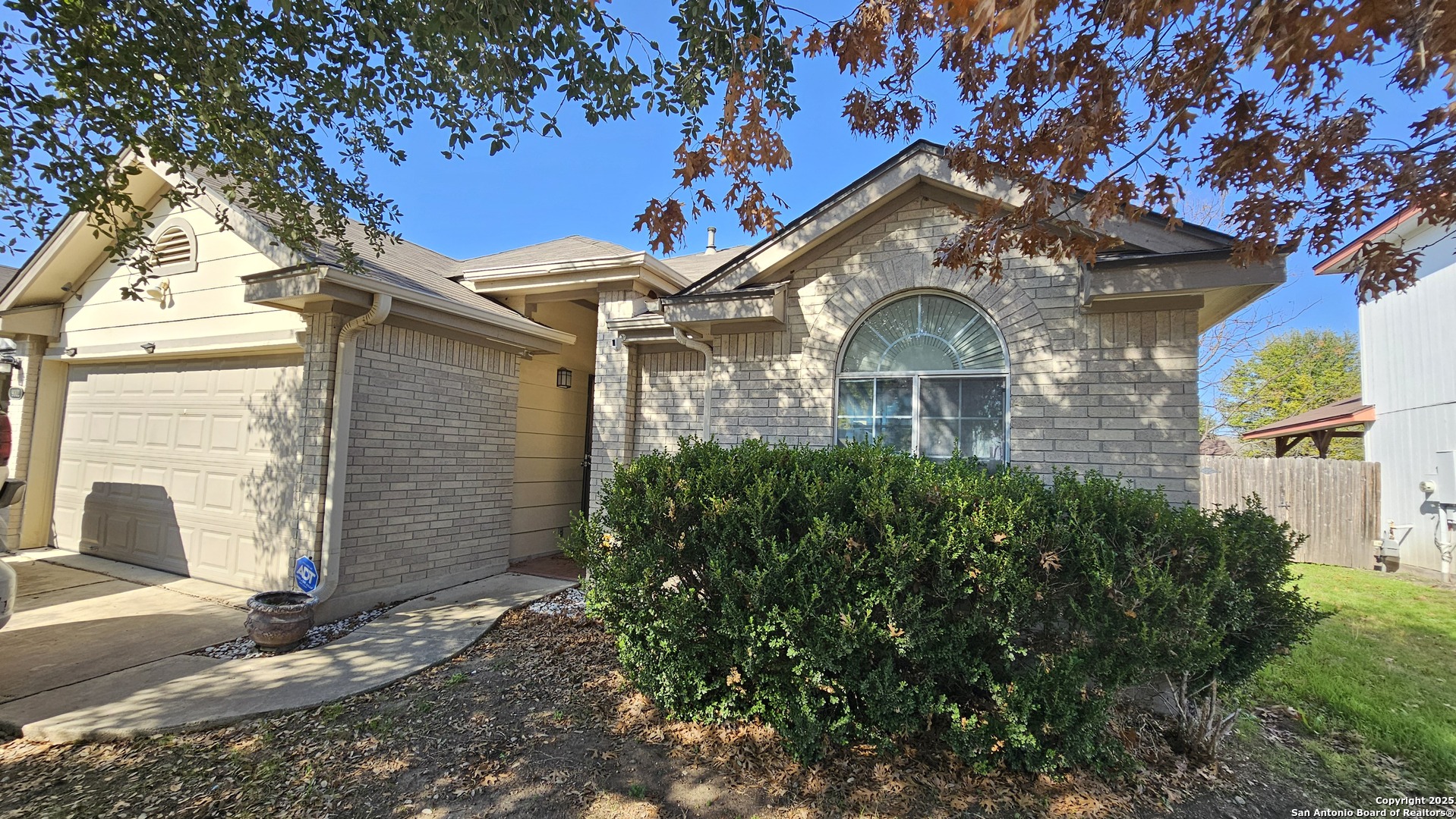 9002 TRUMPET CIR, Converse TX 78109