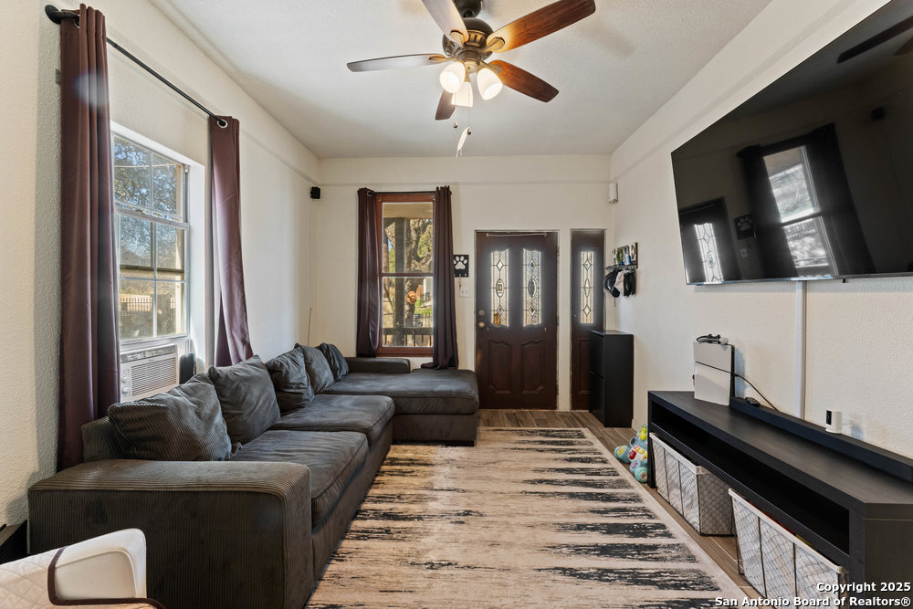 1410 KAYTON AVE, San Antonio TX 78210