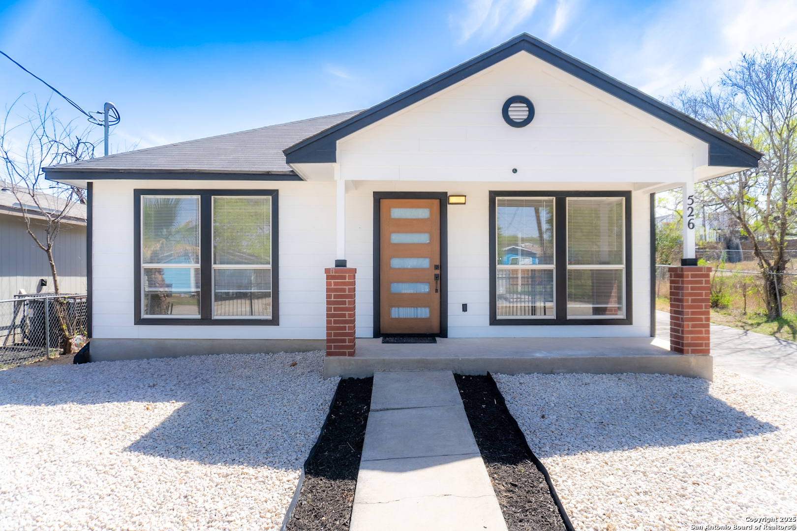 526 J St, San Antonio TX 78220