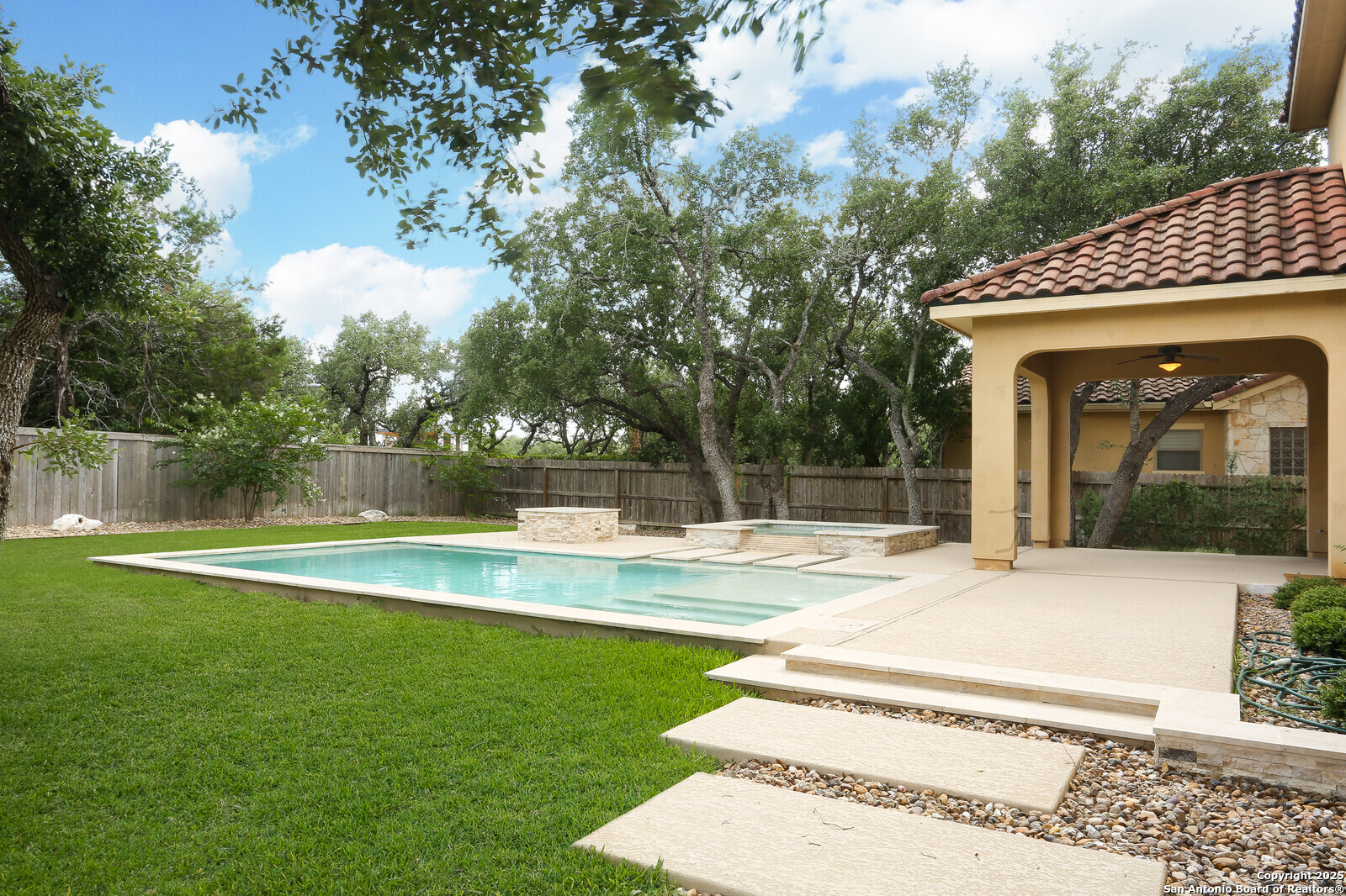 25303 Estancia Cir, San Antonio TX 78260