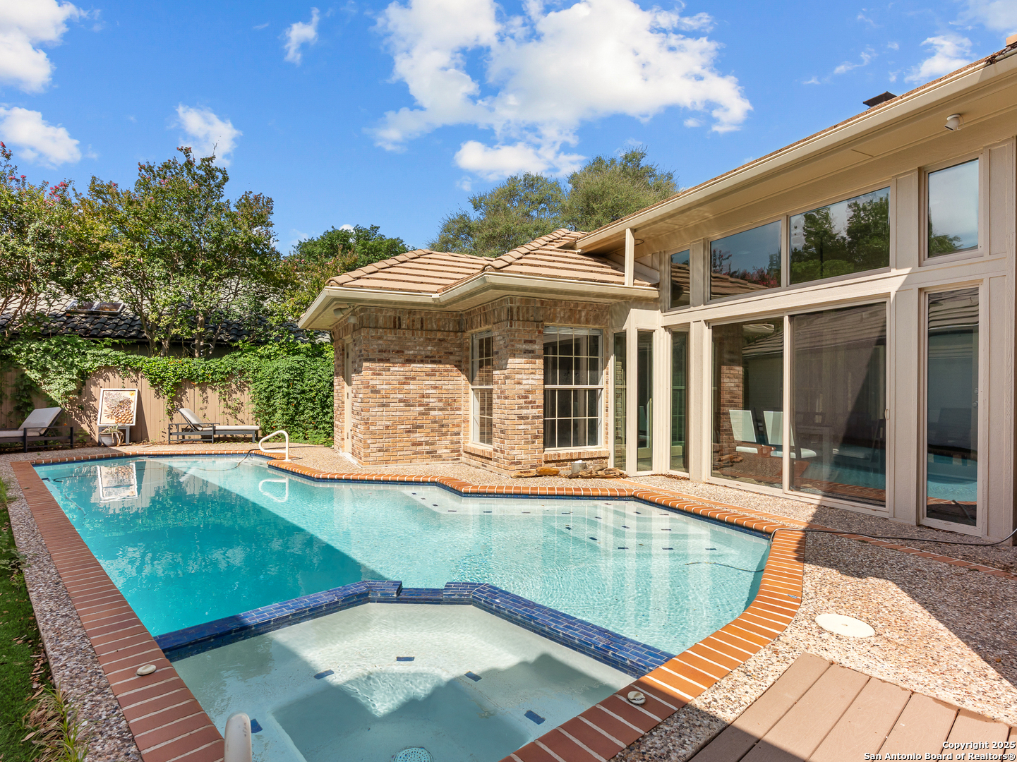16 Cheshire, San Antonio TX 78218