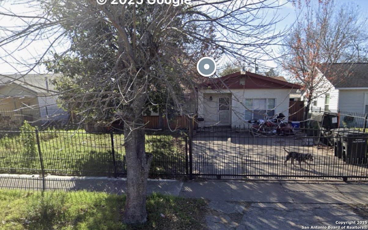 122 E Ackard Pl, San Antonio TX 78221