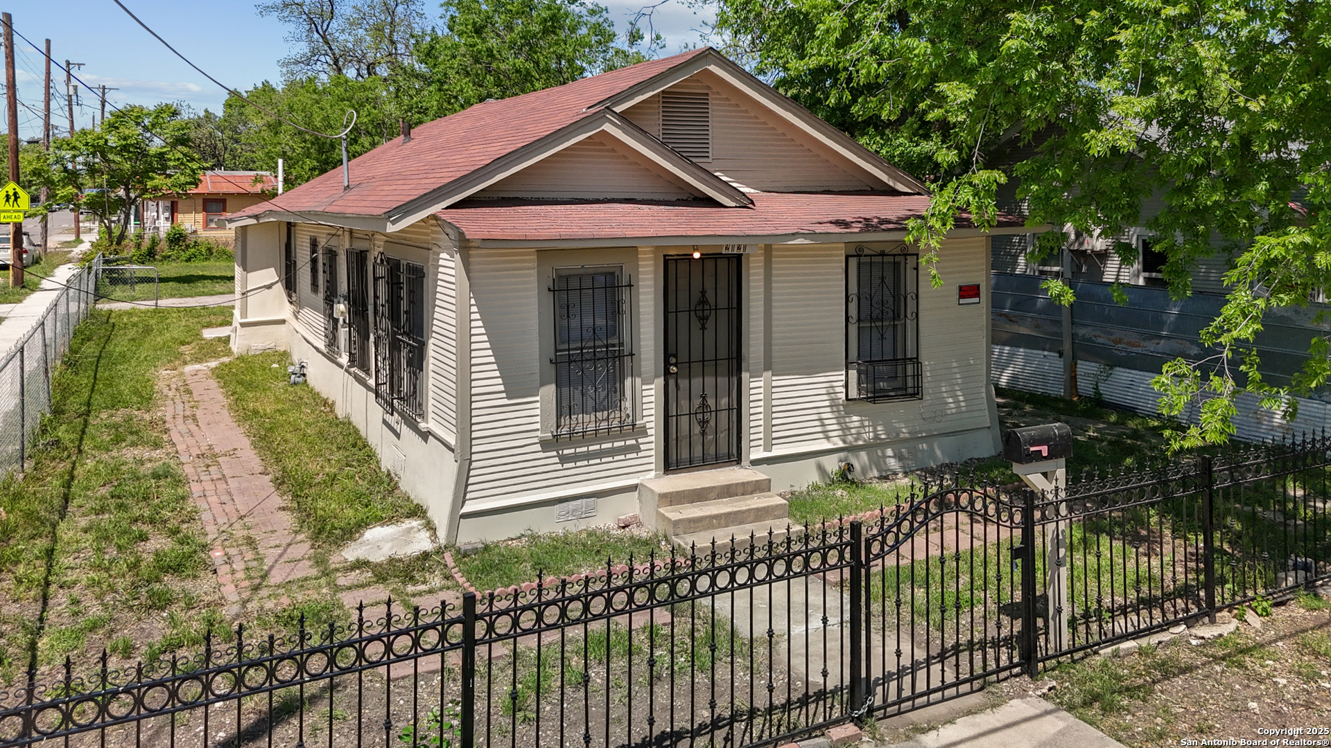 2121 San Fernando, San Antonio TX 78207