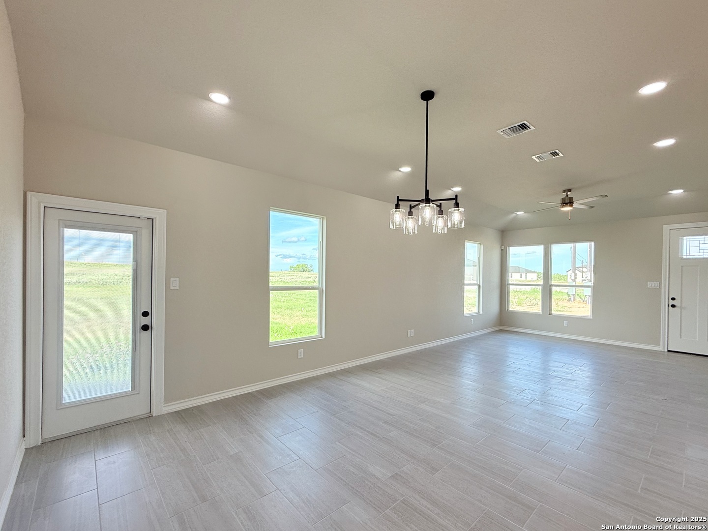 144 Camino Verde Ct, La Vernia TX 78121