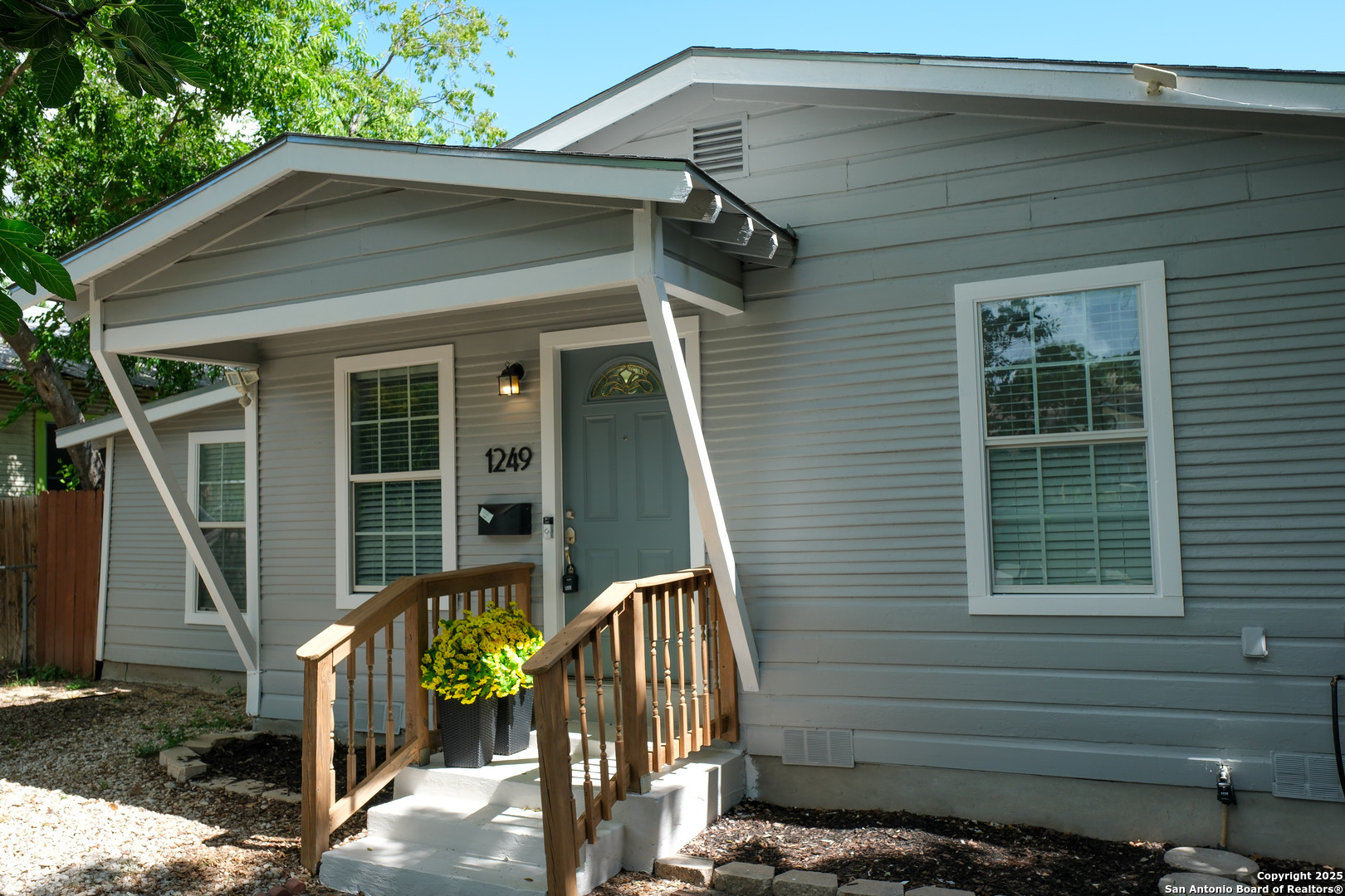1249 W HERMOSA DR, San Antonio TX 78201