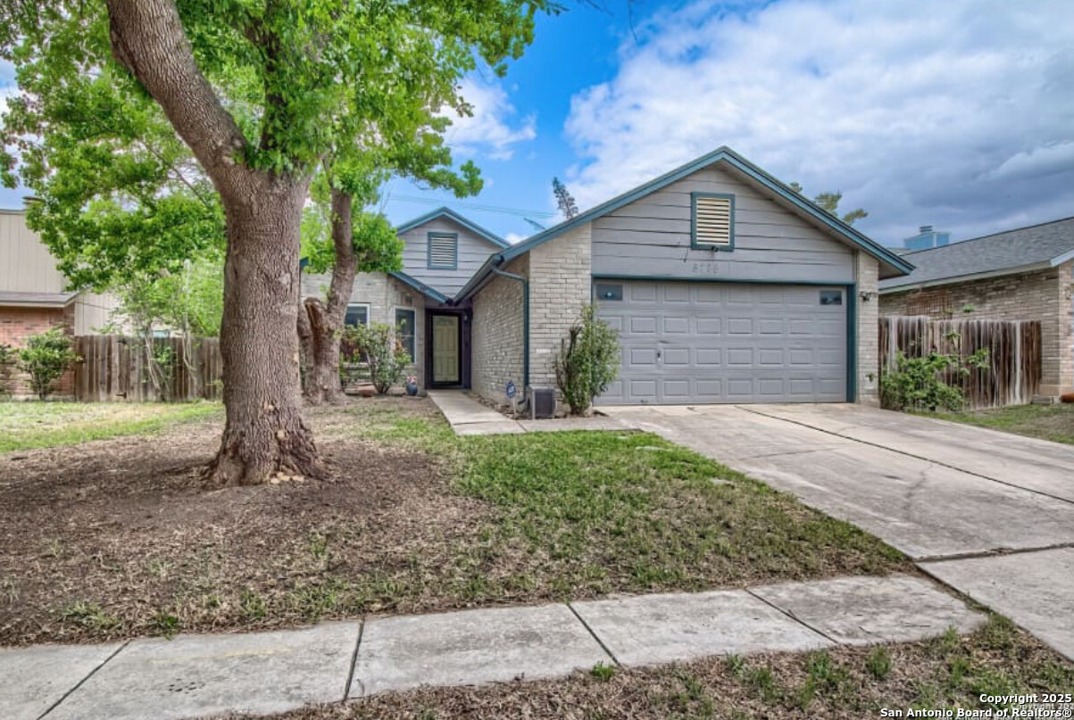 5775 larkdale, San Antonio TX 78233