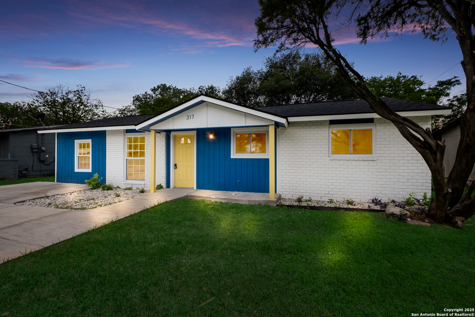 317 W Lindbergh, Universal City TX 78148