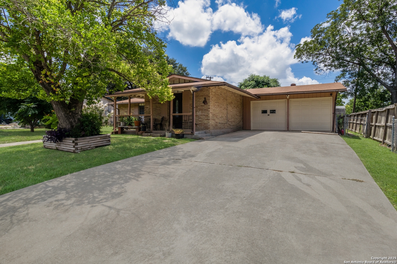 4422 Bikini Dr, San Antonio TX 78218