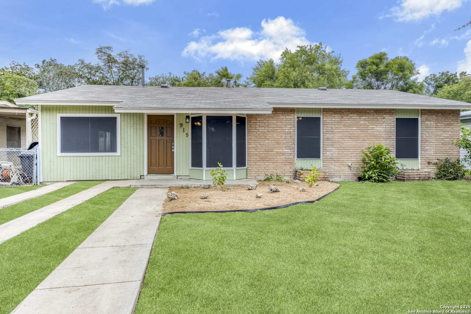 915 Dodic, San Antonio TX 78221