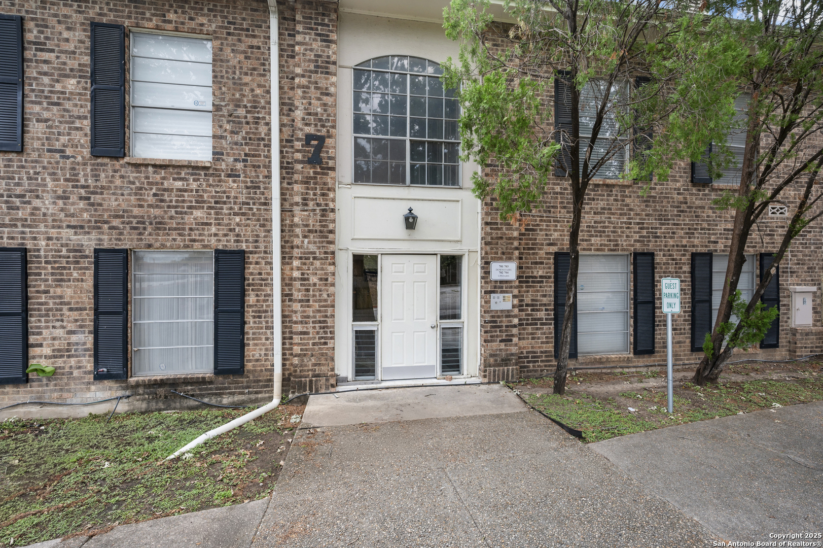 1819 Babcock Rd Unit 704, San Antonio TX 78229