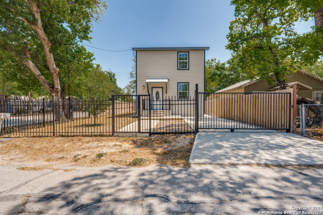 156 Pioneer, San Antonio TX 78210
