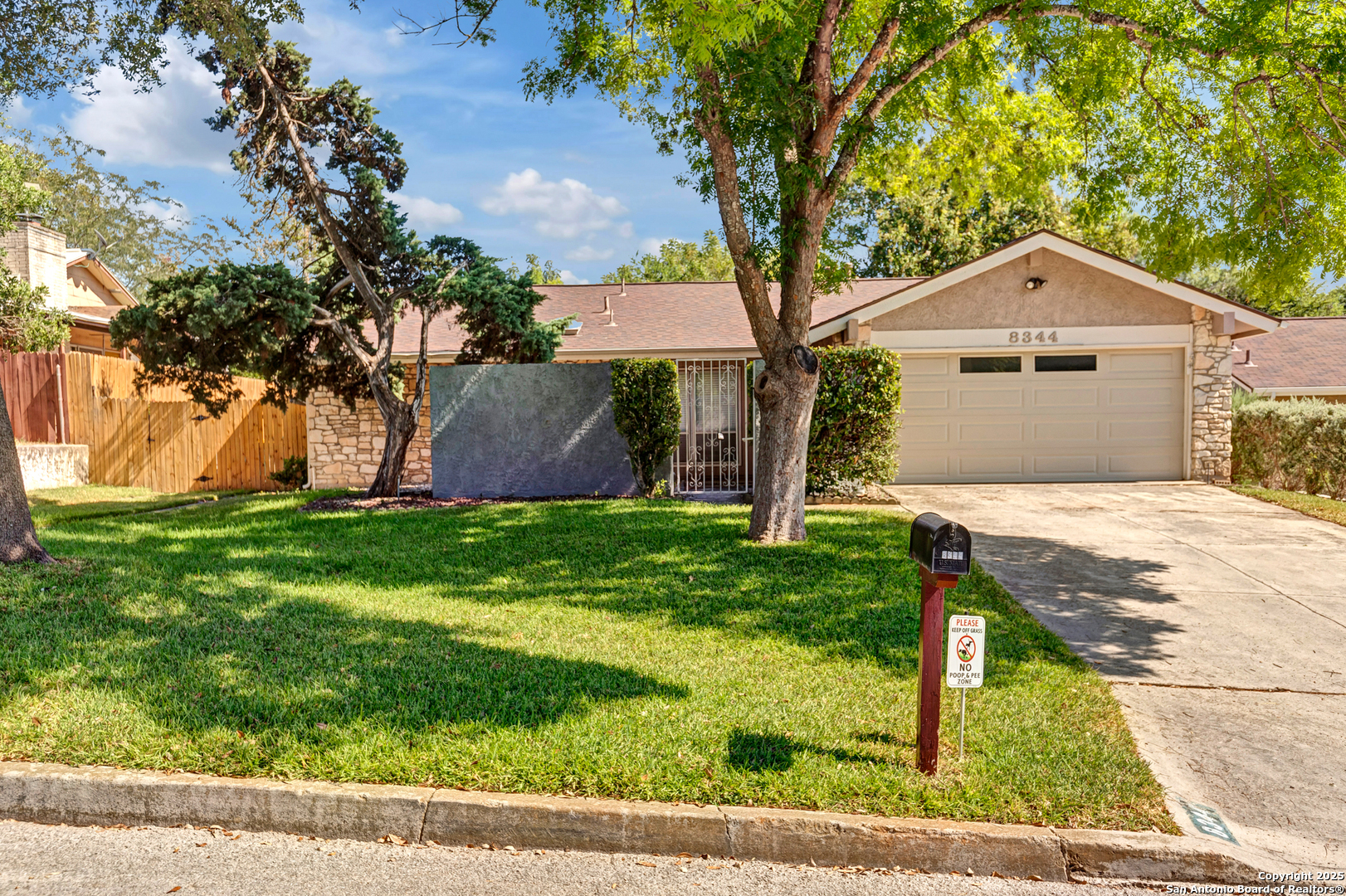 8344 HIGHLAND VIEW, Universal City TX 78148