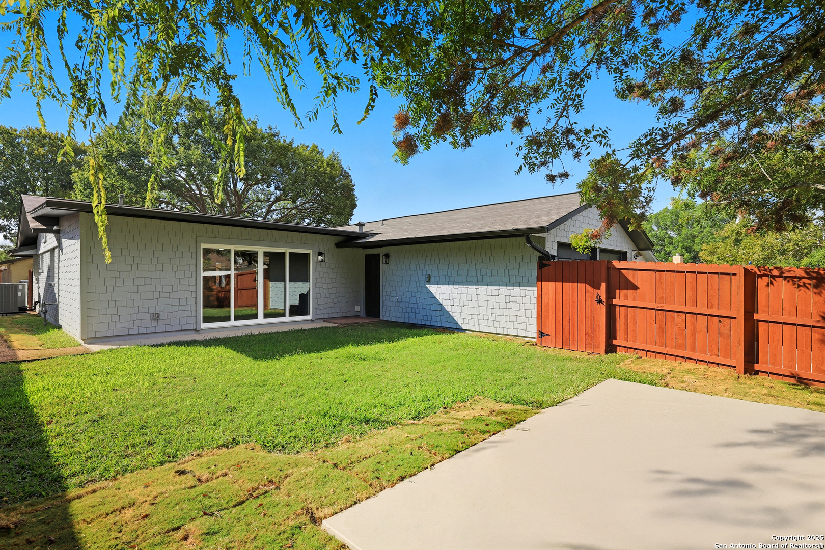 121 andorra, Universal City TX 78148