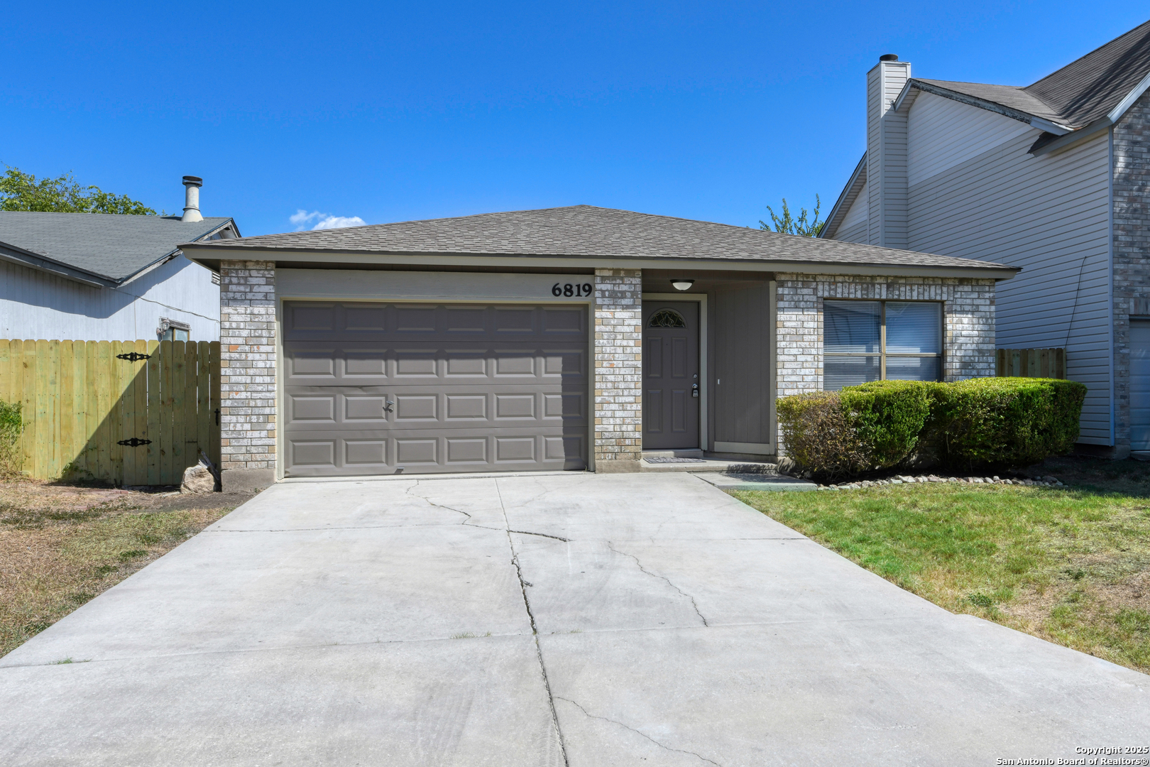 6819 Columbia Ridge, Converse TX 78109