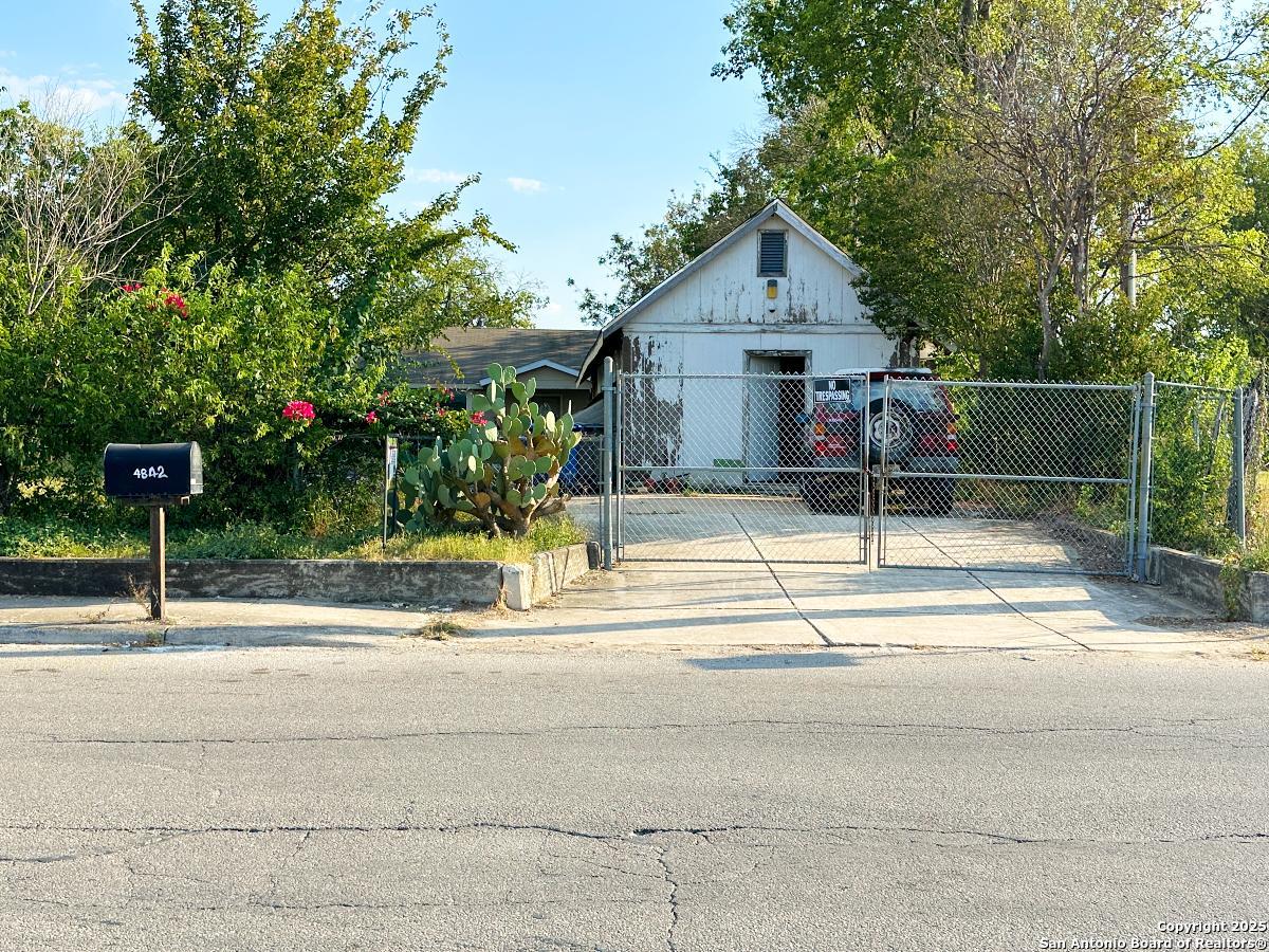 4842 lord, San Antonio TX 78220