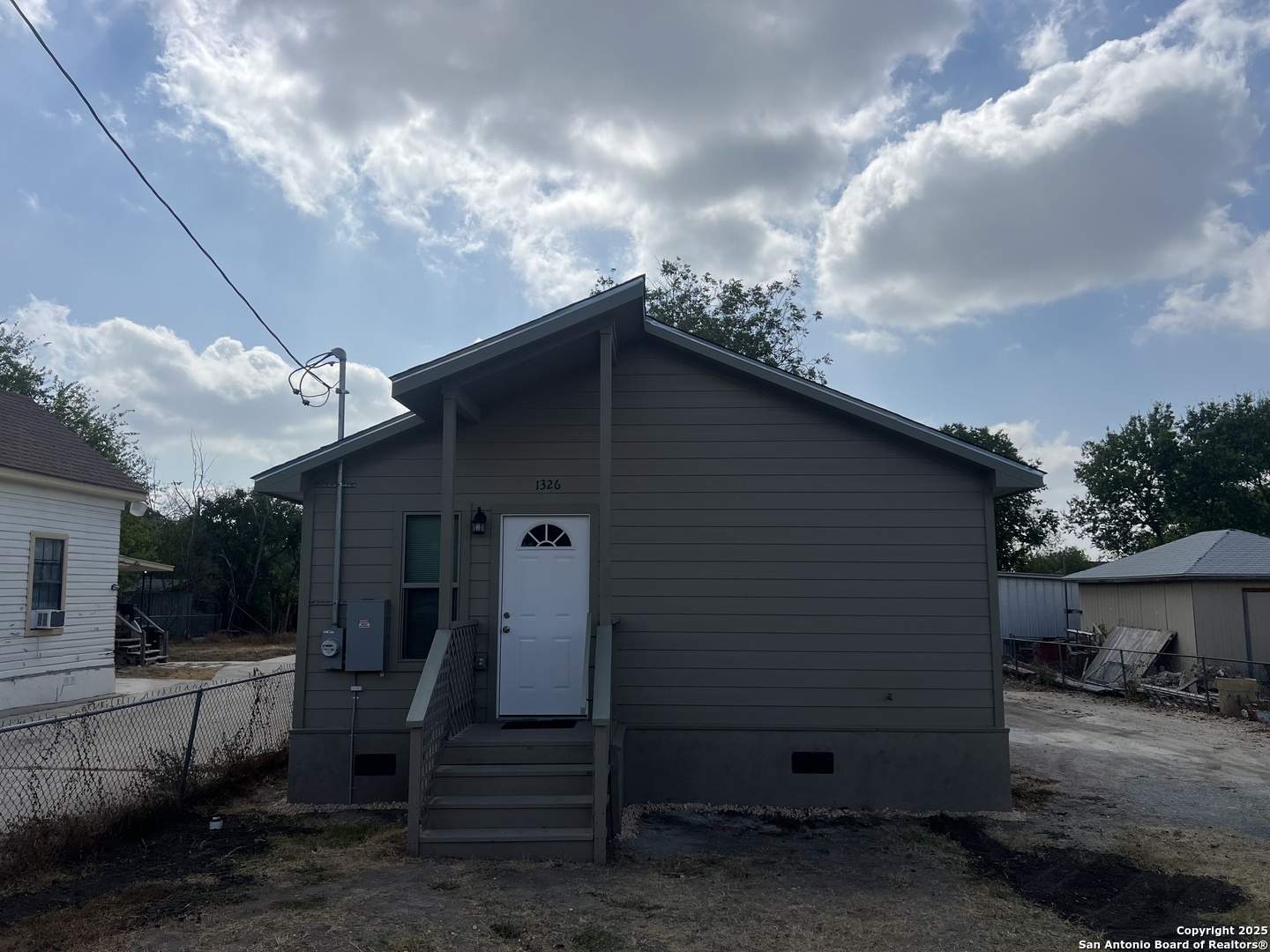 1326 W Hutchins Pl, San Antonio TX 78221