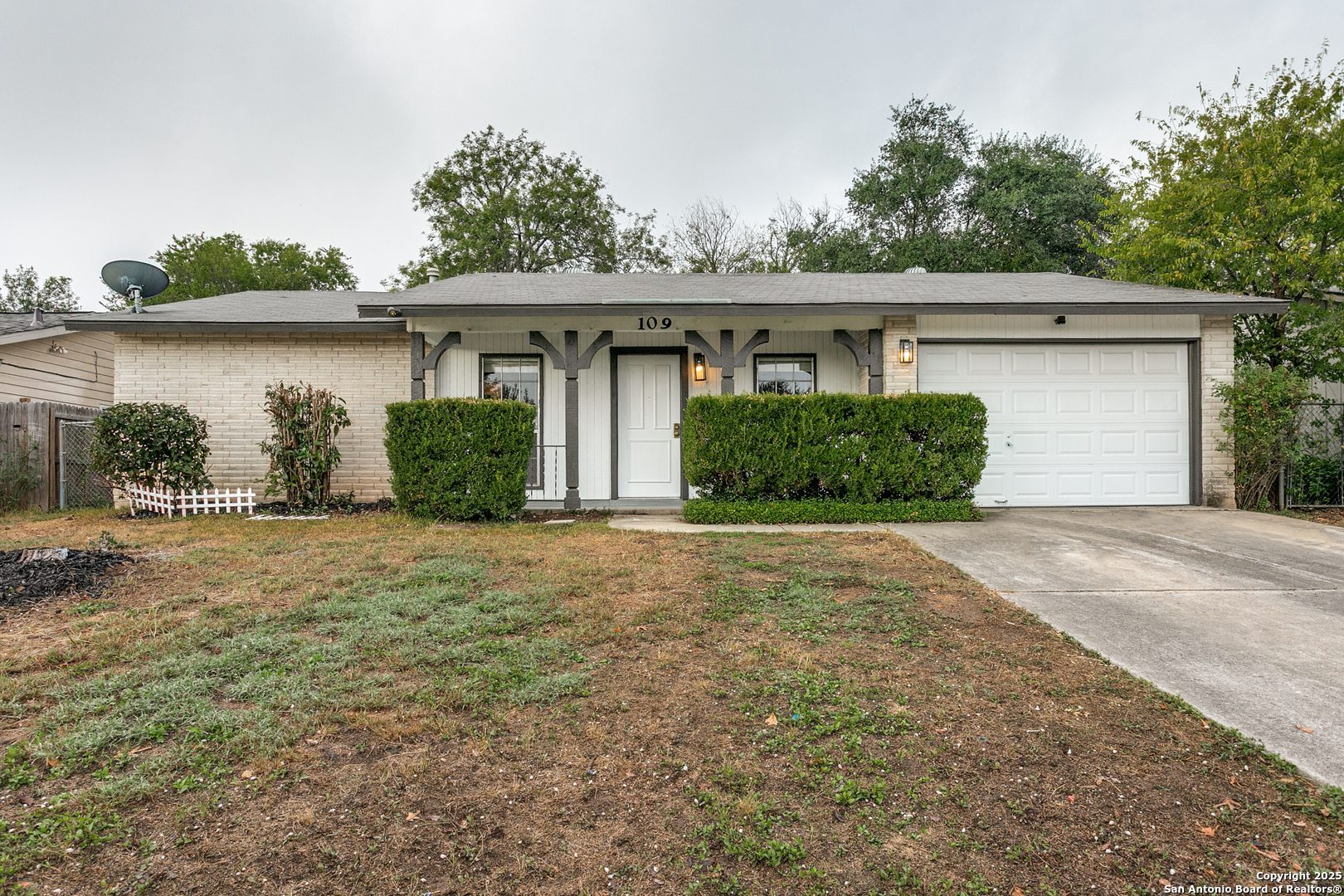109 Meadow Hill, Converse TX 78109