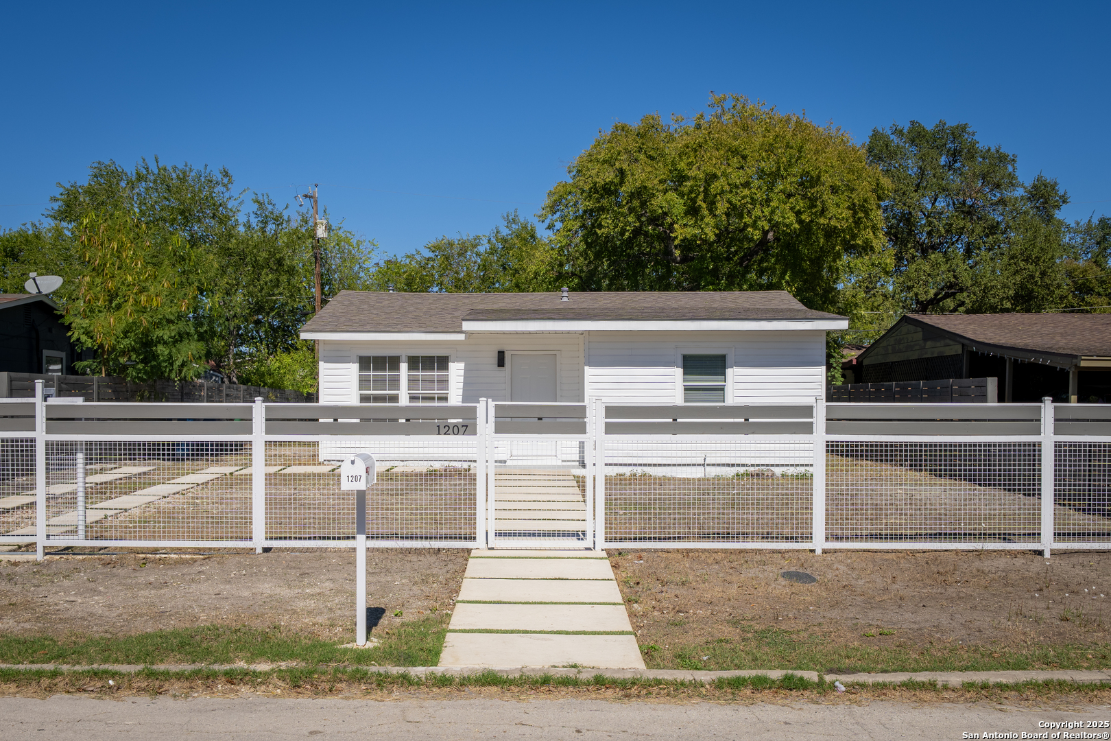 1207 W GERALD A, San Antonio TX 78211