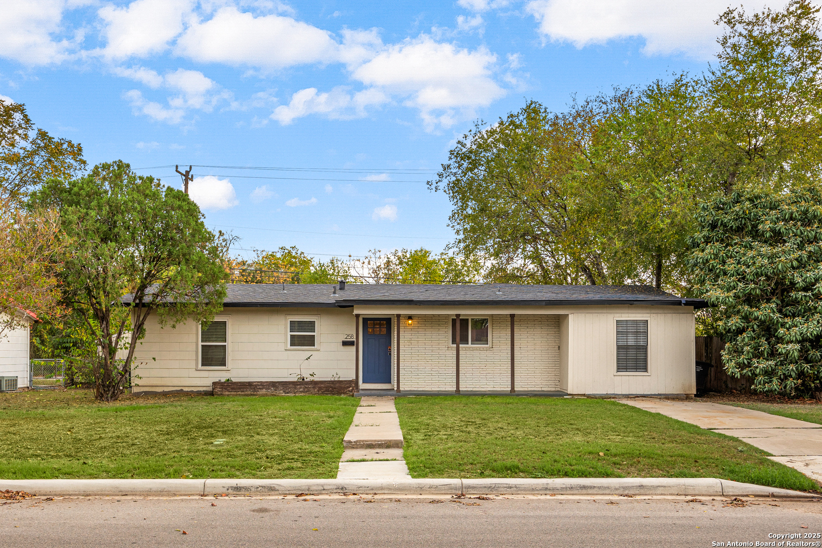 258 Antrim Dr, San Antonio TX 78218