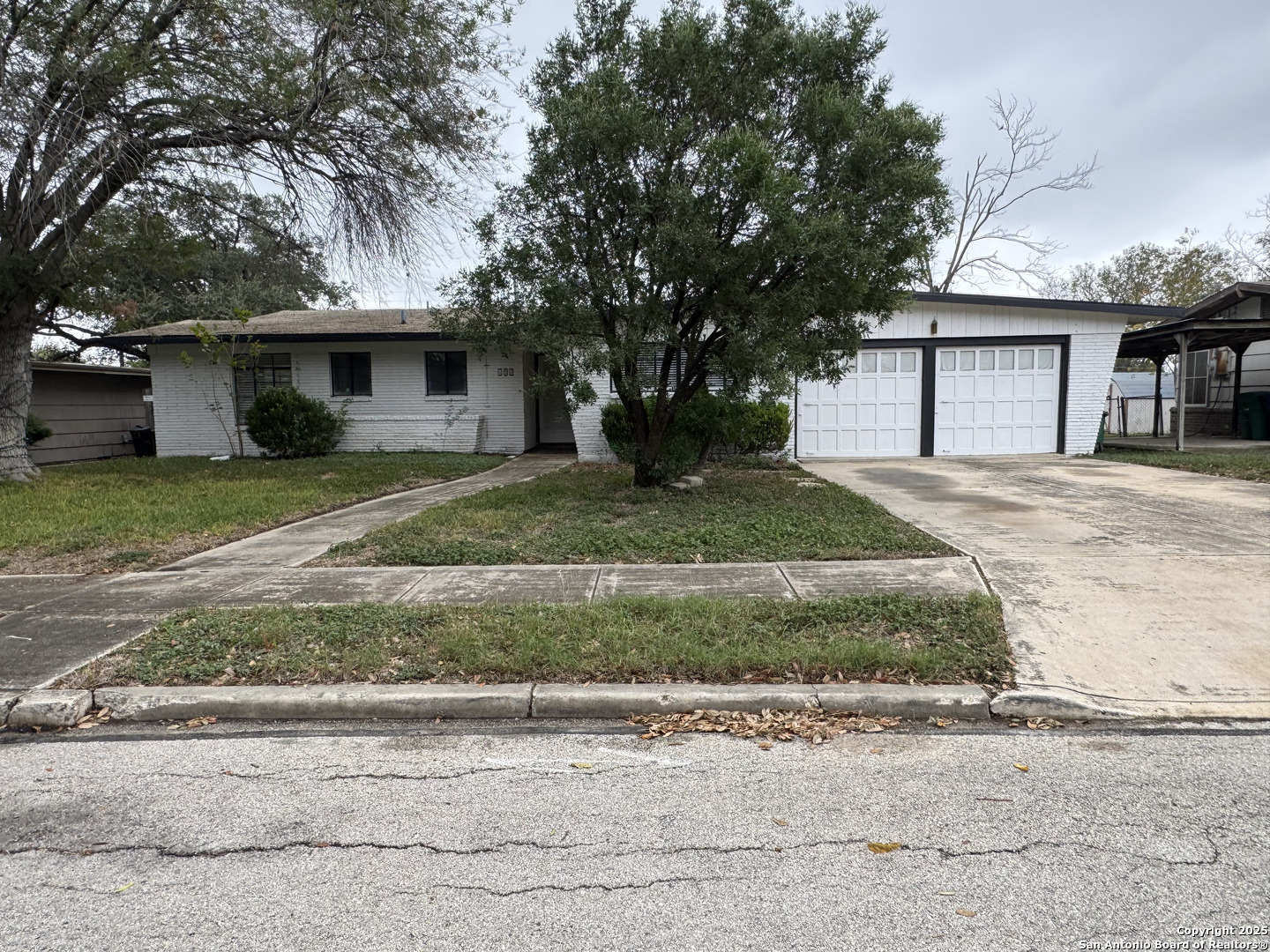 454 Shadywood Ln, San Antonio TX 78216