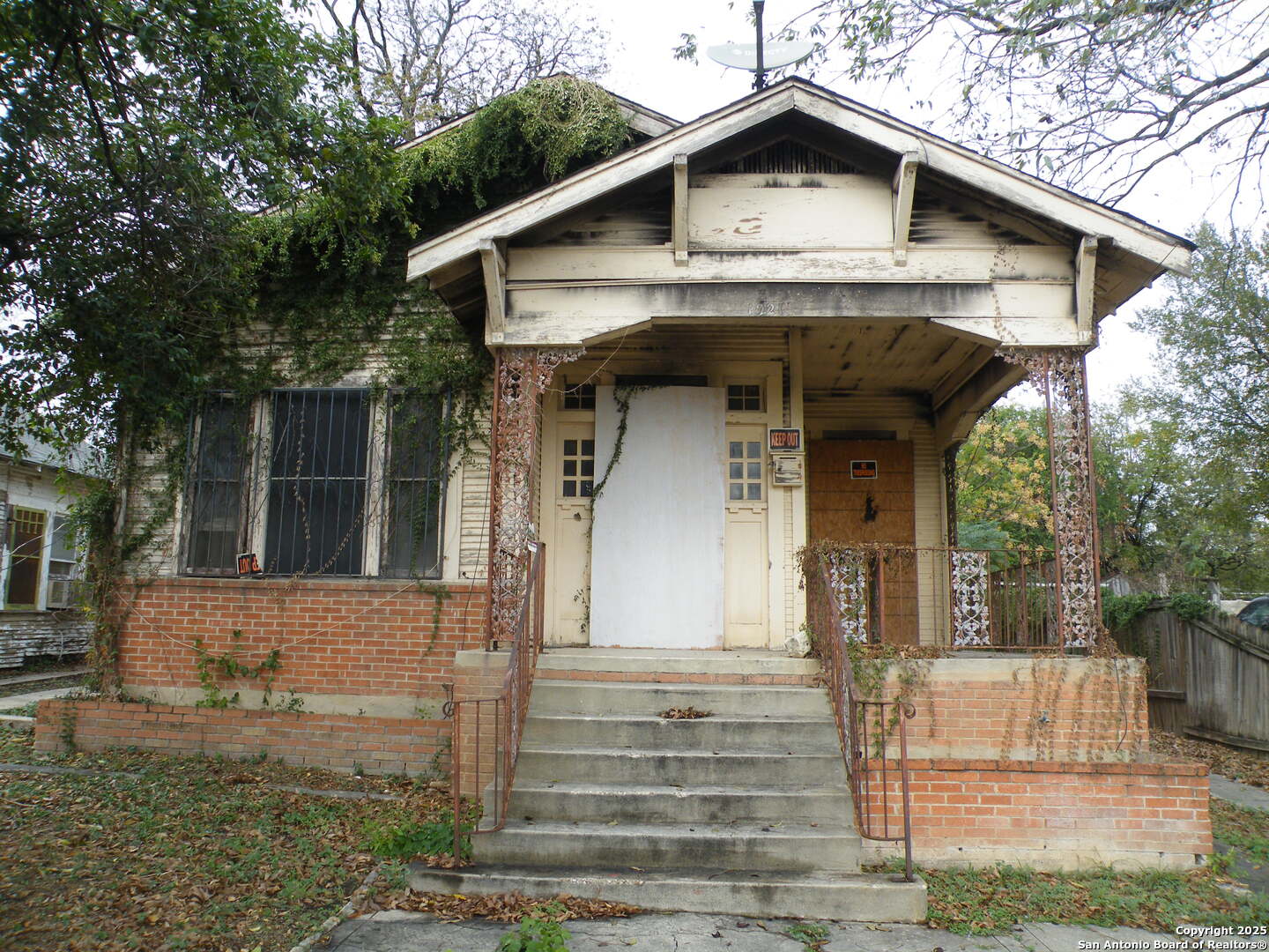 1221 crockett, San Antonio TX 78202