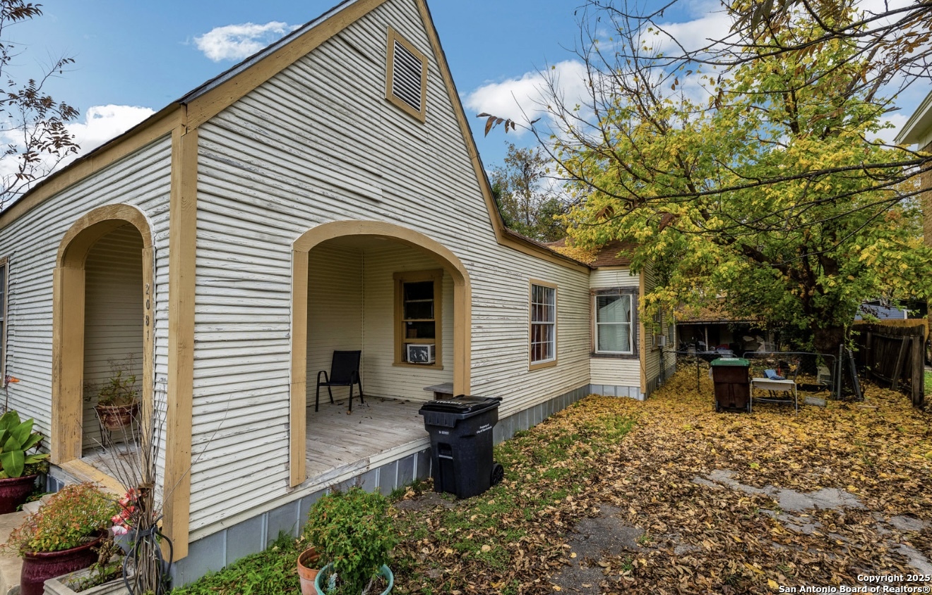 2031 W Kings, San Antonio TX 78201