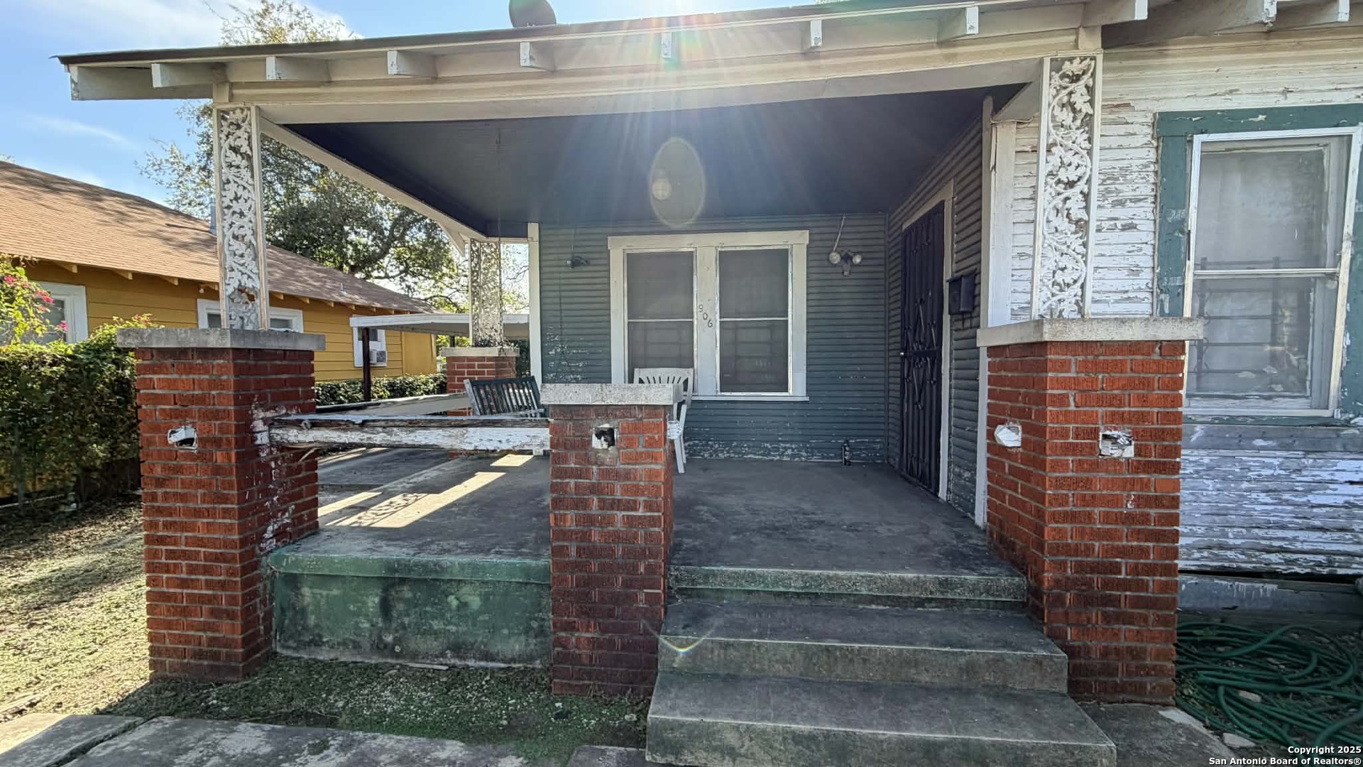 906 Canton, San Antonio TX 78202