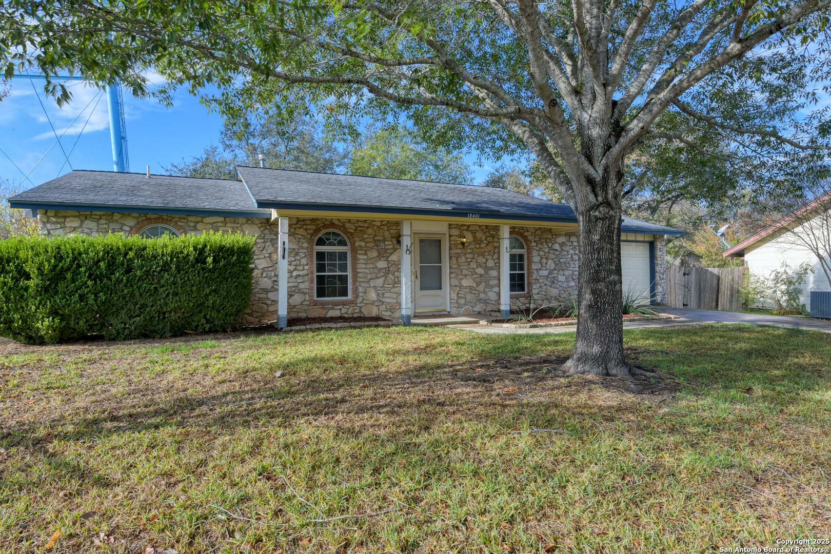 12401 Trailing Oaks, Live Oak TX 78233