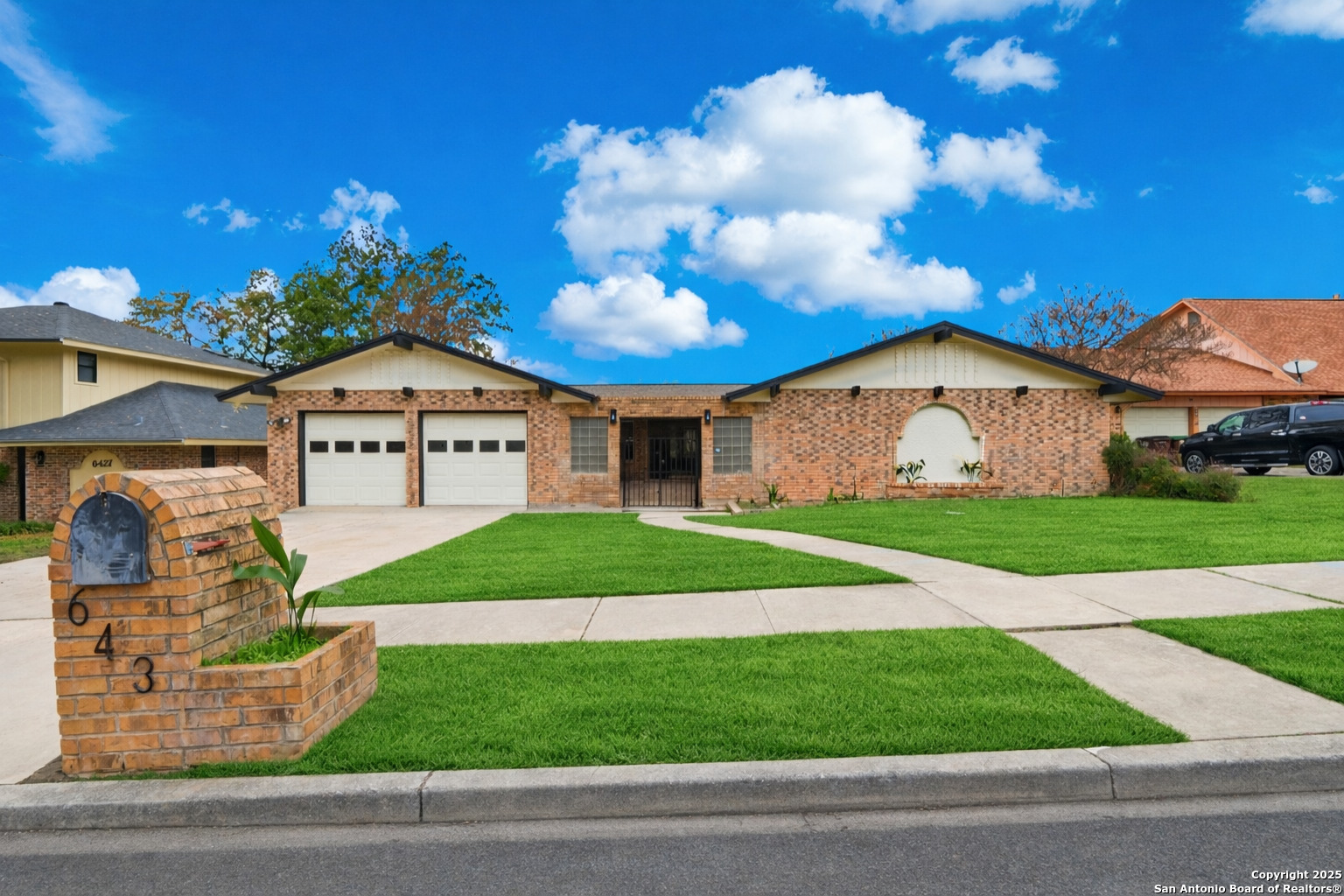 6431 Red Jacket, Leon Valley TX 78238