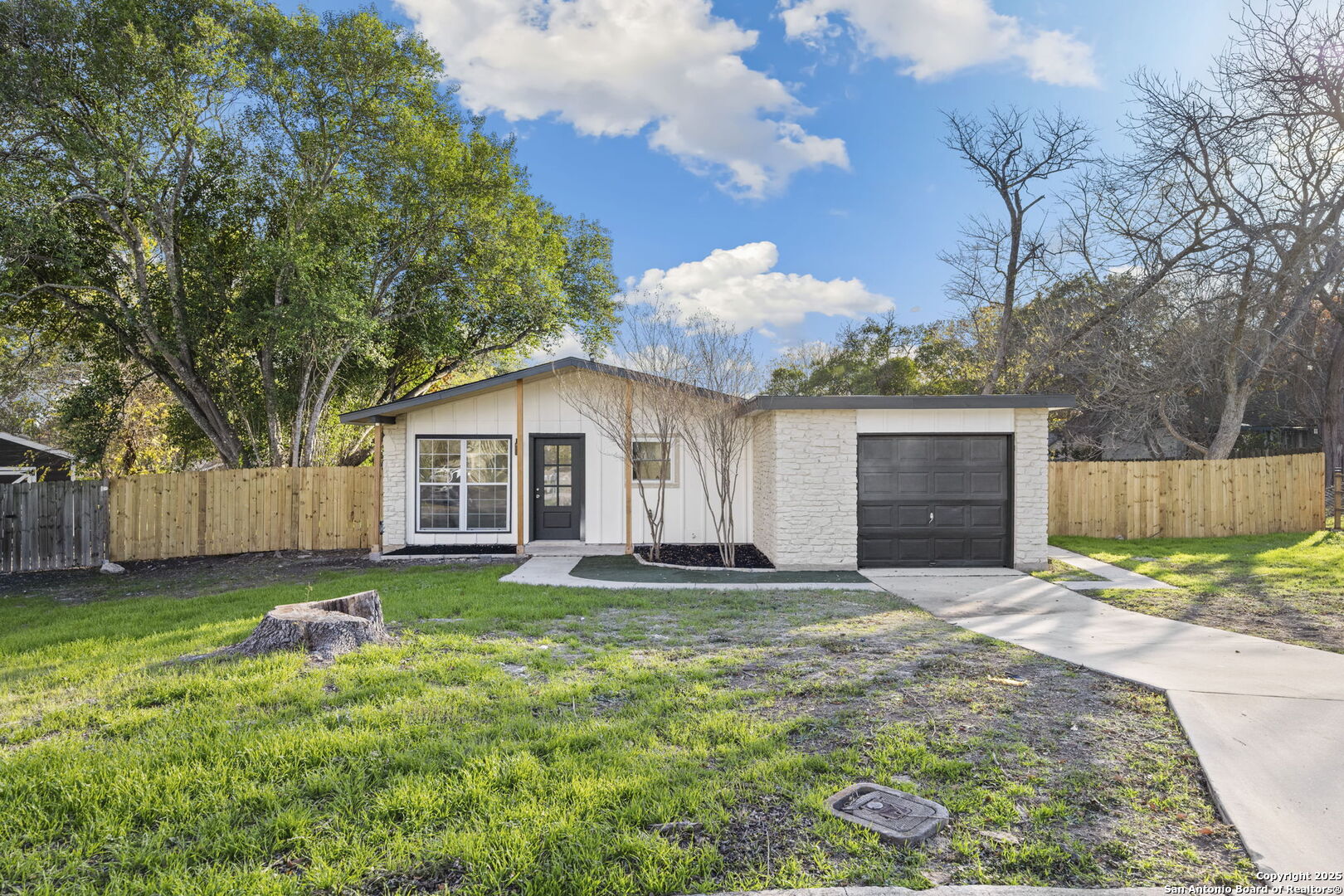 7602 Strolling, Live Oak TX 78233