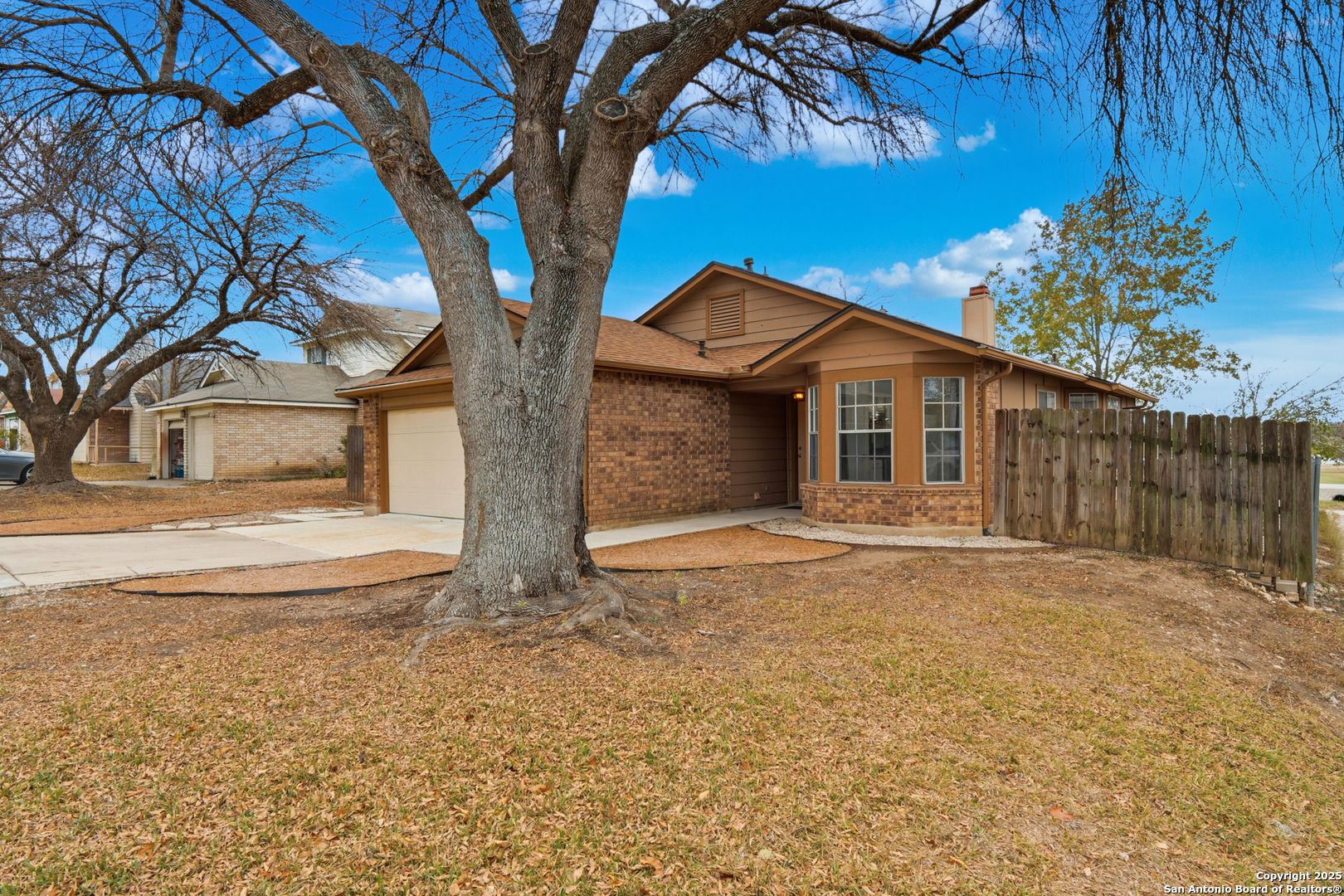 905 Meadow Br, Converse TX 78109