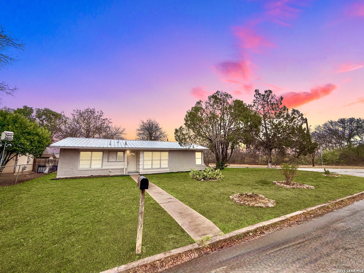 1127 Olney, San Antonio TX 78218