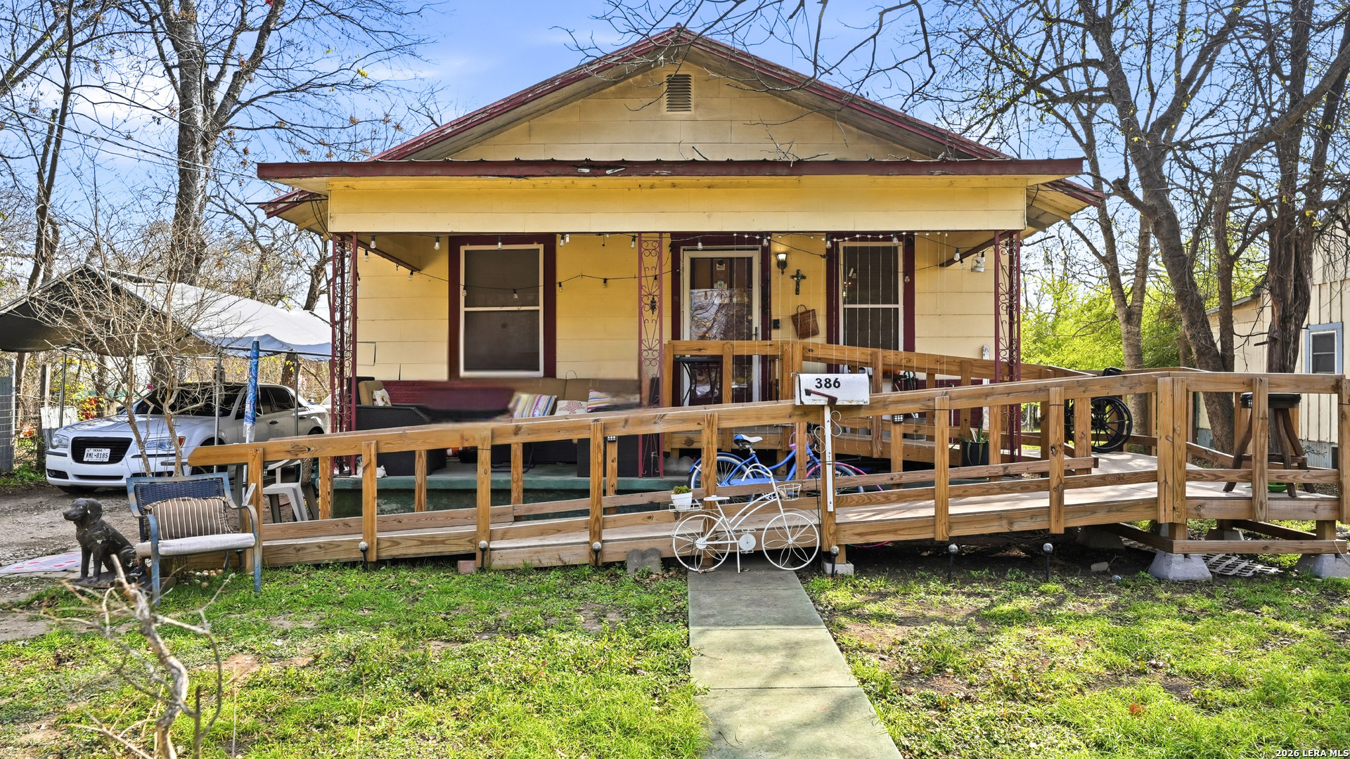 386 E Nacogdoches, New Braunfels TX 78130