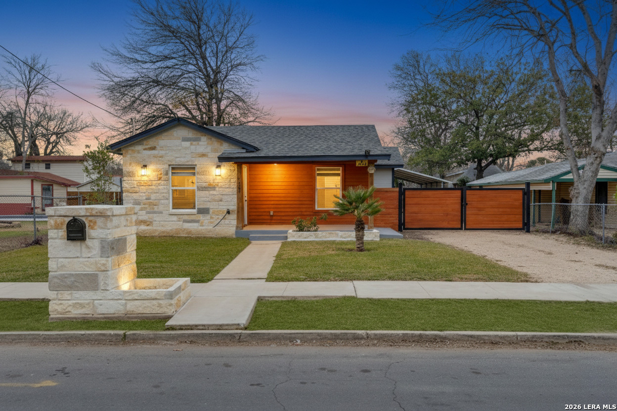 147 Walton, San Antonio TX 78225