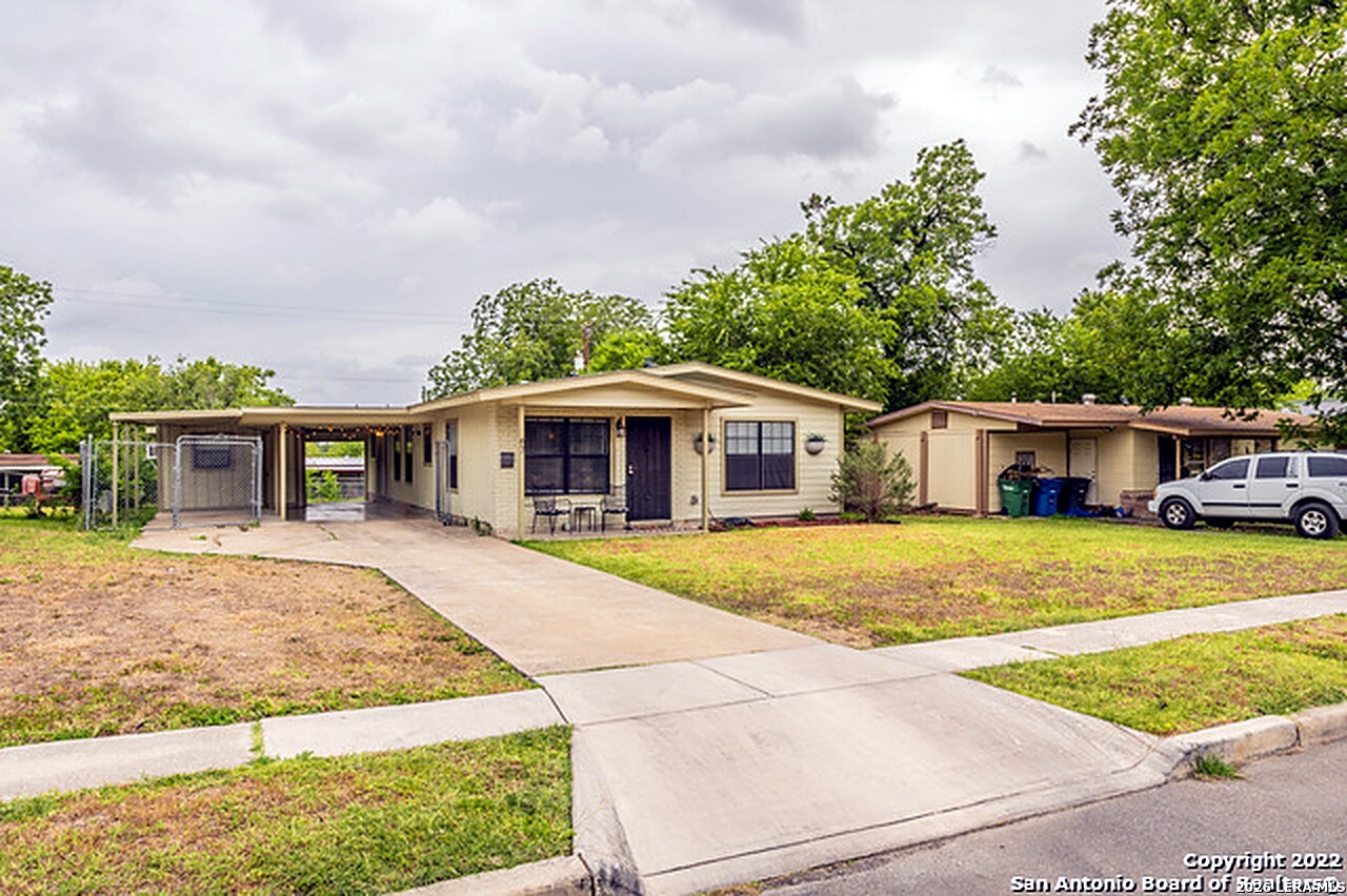 67 STOREYWOOD DR, San Antonio TX 78213